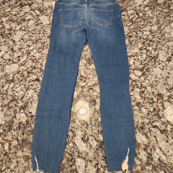 BNWT Free People Shark Bite Mid Rise Distressed Skinny Jeans - Picture 2 of 7